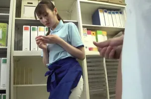 Mở rộng chân và vào video mà không cần bất kỳ vật che chắn nào