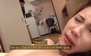 Dâm dâm cô nướng đeo kính thích cưỡi ngựa