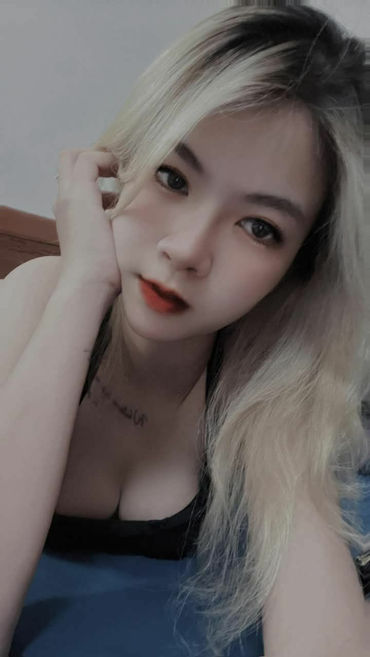Một nữ hoàng váy ngắn xinh đẹp, dịu dàng, trưởng thành, đôi chân dài gợi cảm mặc lụa đen quyến rũ với cặp mông to quá gợi cảm, không thể cưỡng lại được việc liếm mút mạnh mẽ và bơm nhanh...
